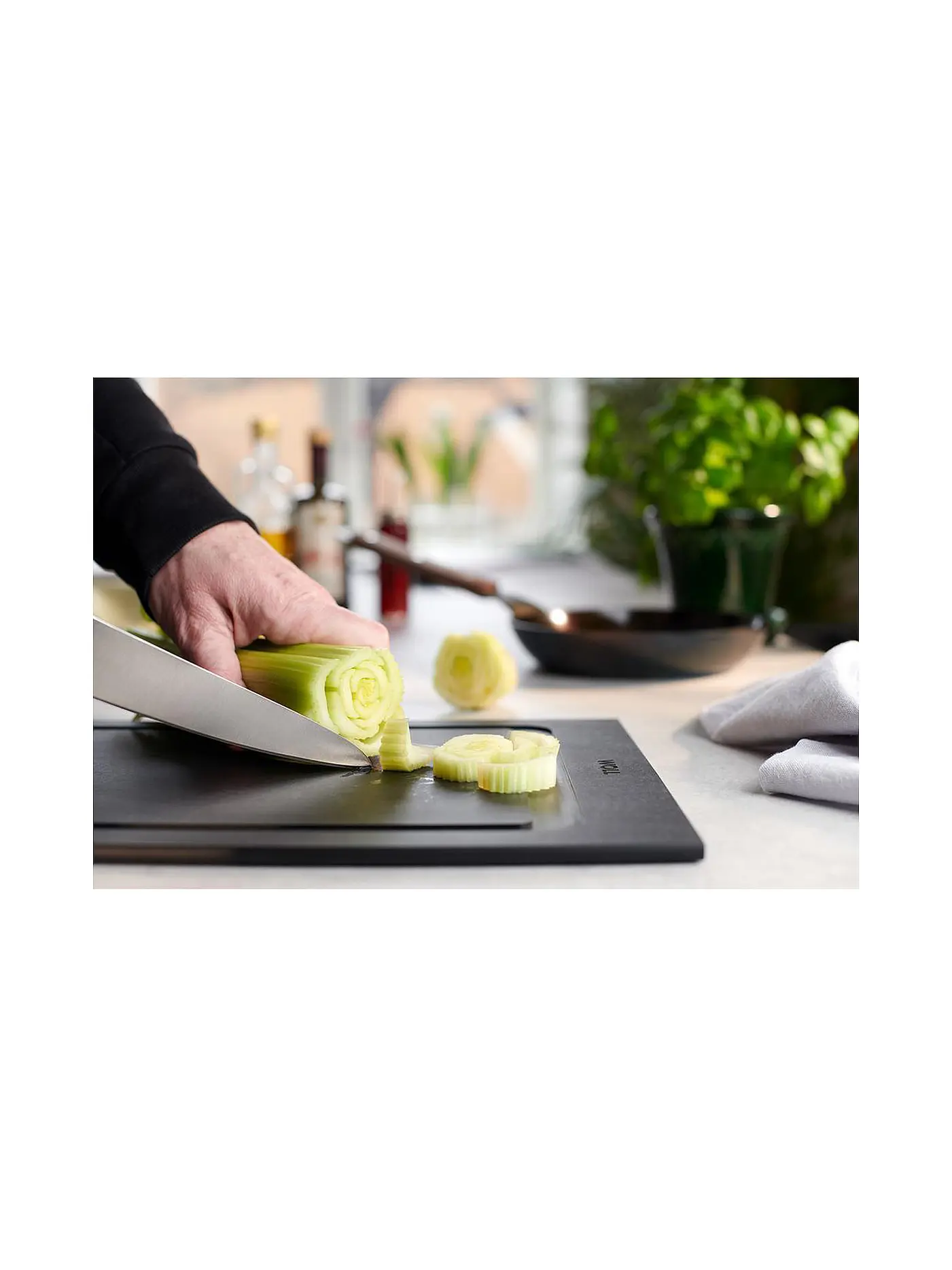 WOLL | Schneidebrett CUT and SERVE 35x25cm Schwarz | 